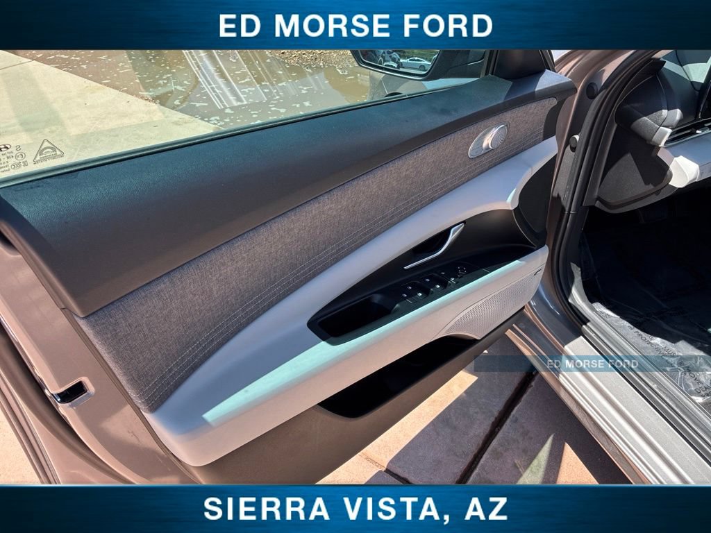 Used 2023 Hyundai Elantra Limited FWD image 23