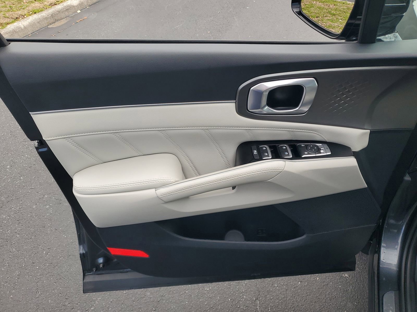 Used 2023 Kia Sorento SX image 15