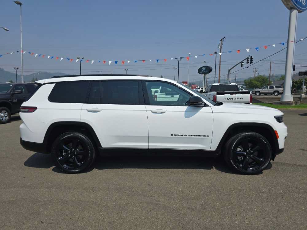 Used 2023 Jeep Grand Cherokee L Laredo AWD/4WD image 6