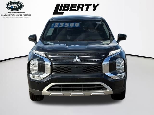 Used 2023 Mitsubishi Outlander SE image 8