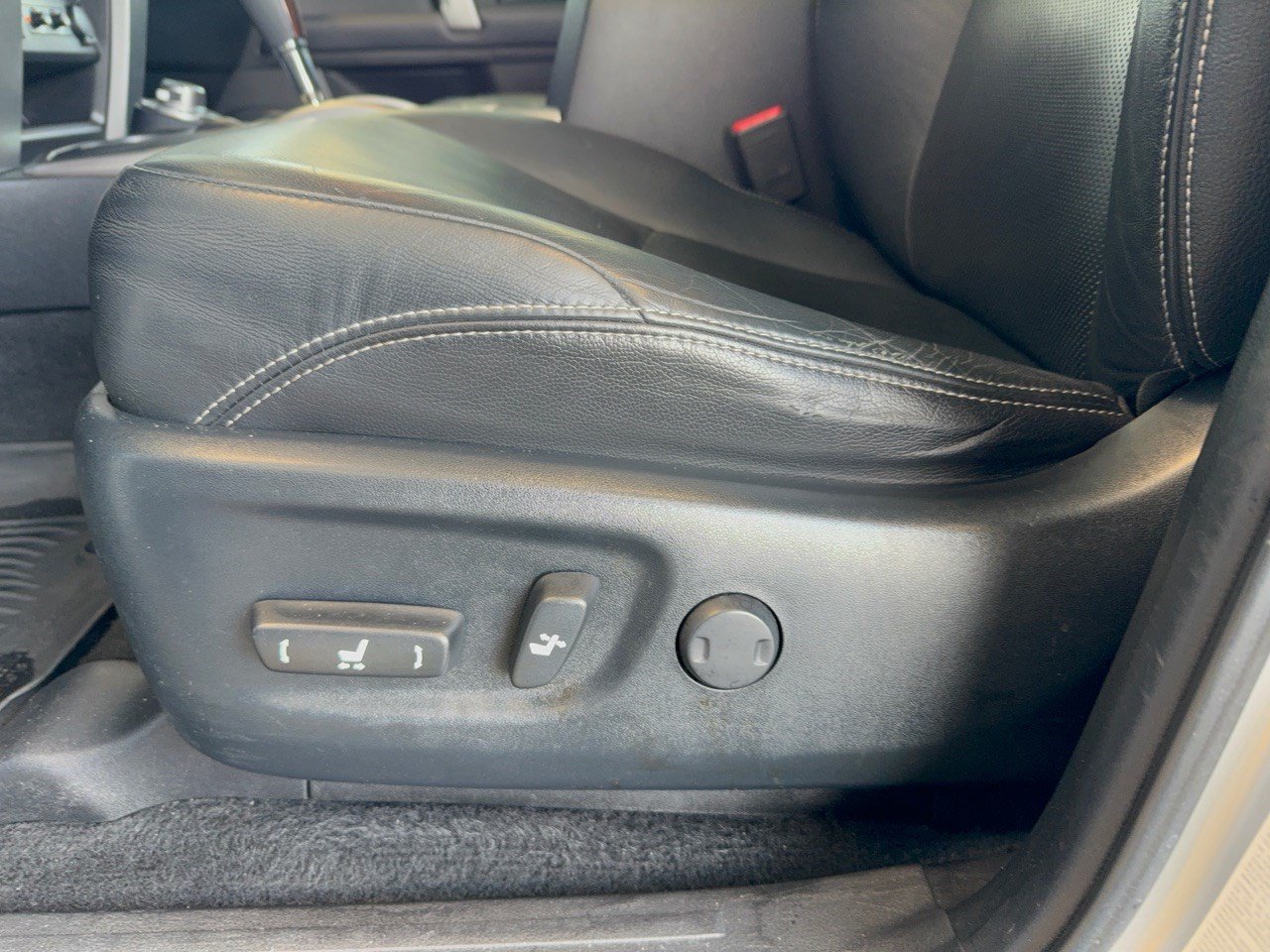Used 2018 Toyota 4Runner Limited AWD/4WD image 16