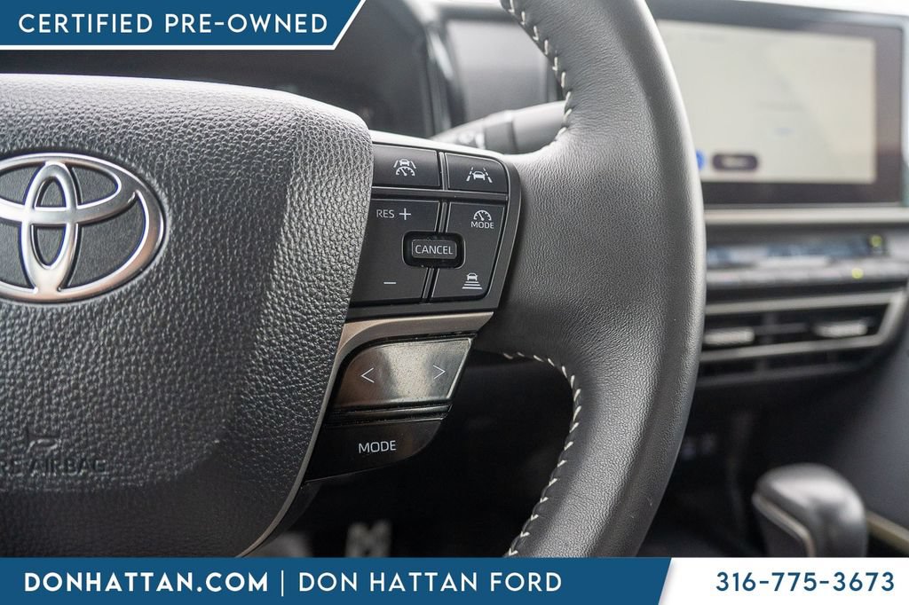 Used 2025 Toyota Camry SE FWD image 12