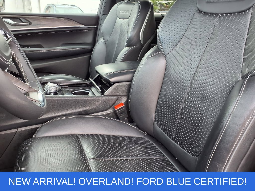 Used 2023 Jeep Grand Cherokee Overland w/ Luxury Tech Group IV AWD/4WD image 3
