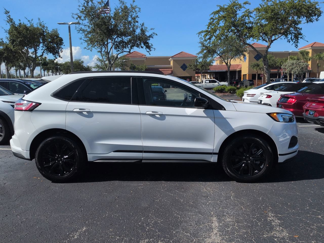 Certified 2024 Ford Edge SE w/ Black Appearance Package AWD/4WD image 2