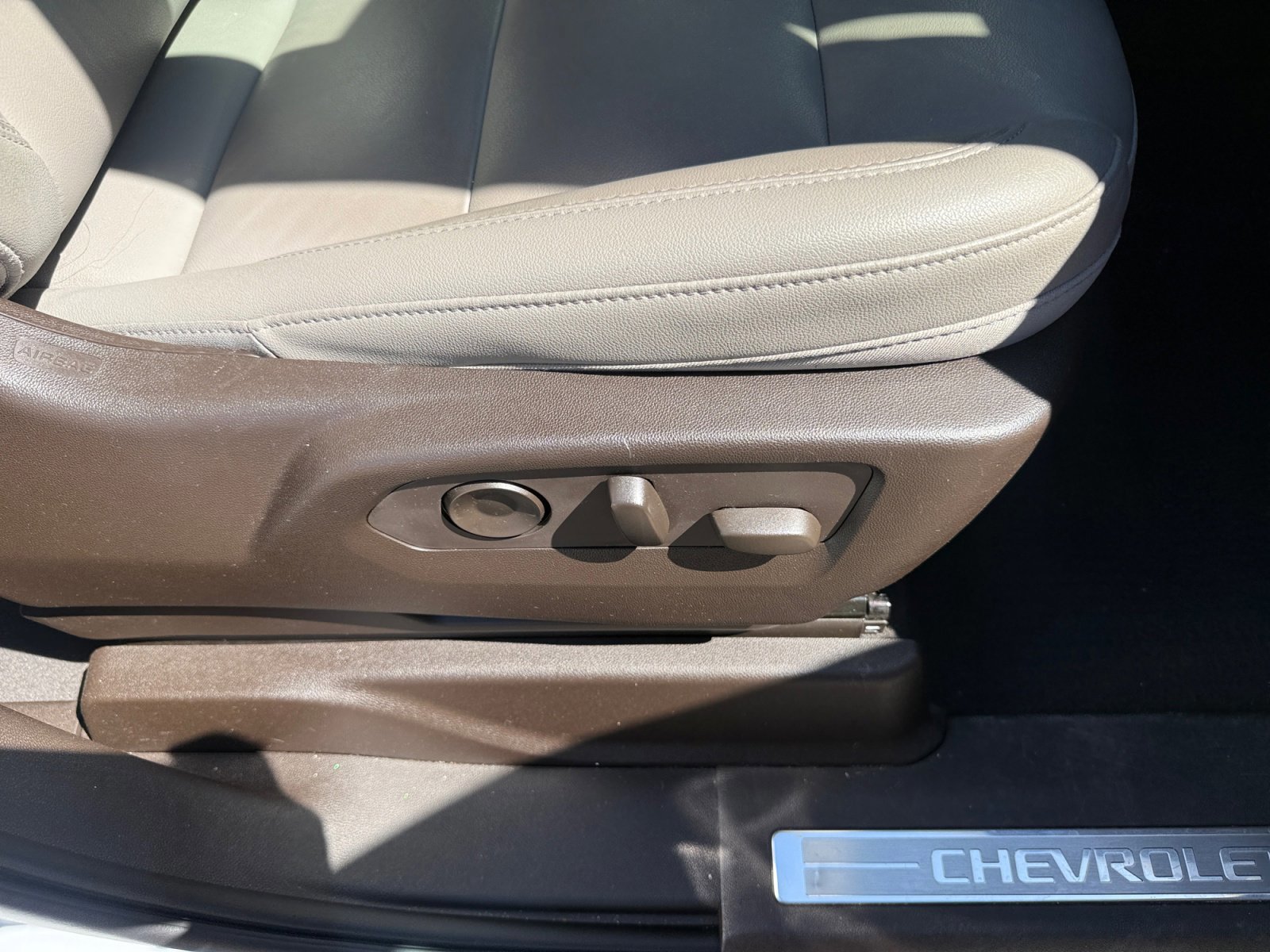 Used 2021 Chevrolet Tahoe LT w/ LT Signature Package image 32