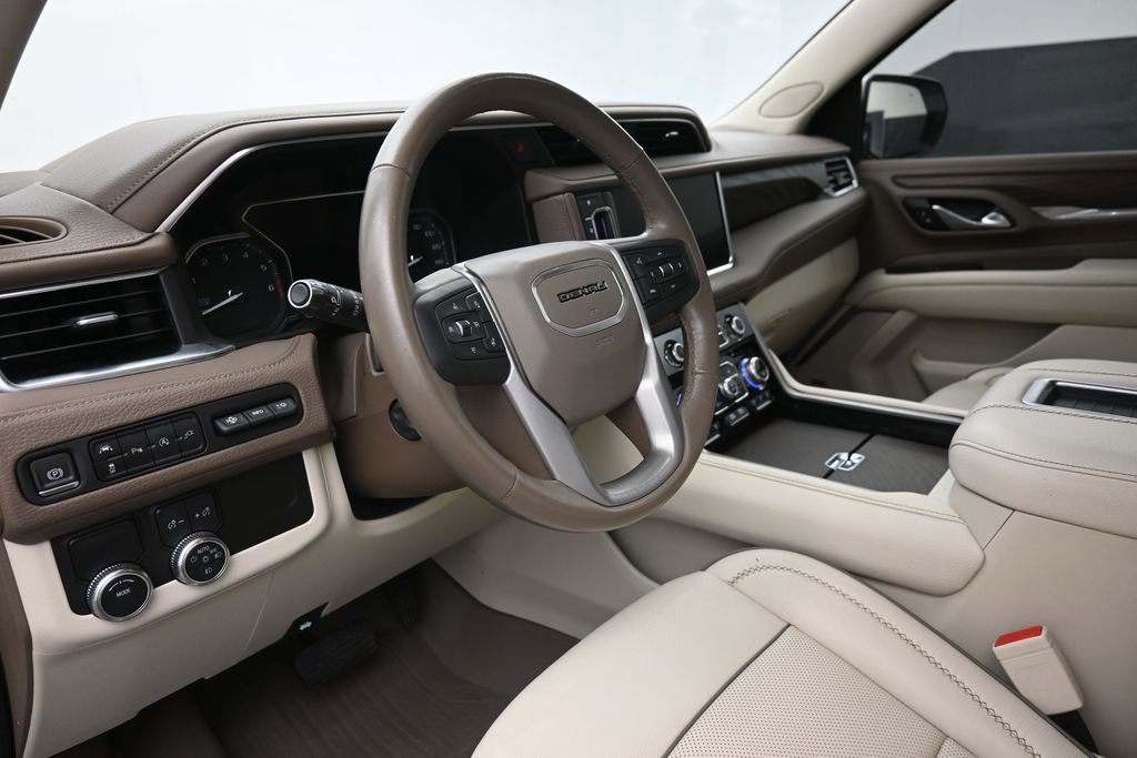 Used 2021 GMC Yukon XL Denali w/ Denali Premium Package RWD image 18
