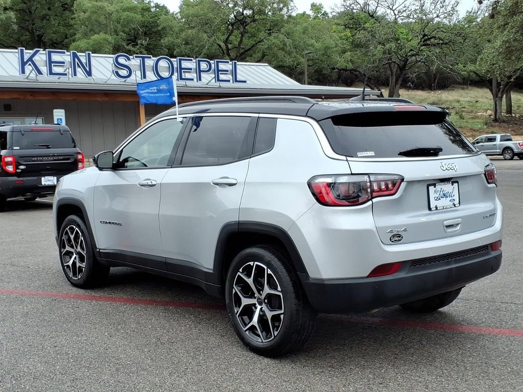 Used 2025 Jeep Compass Limited AWD/4WD image 9