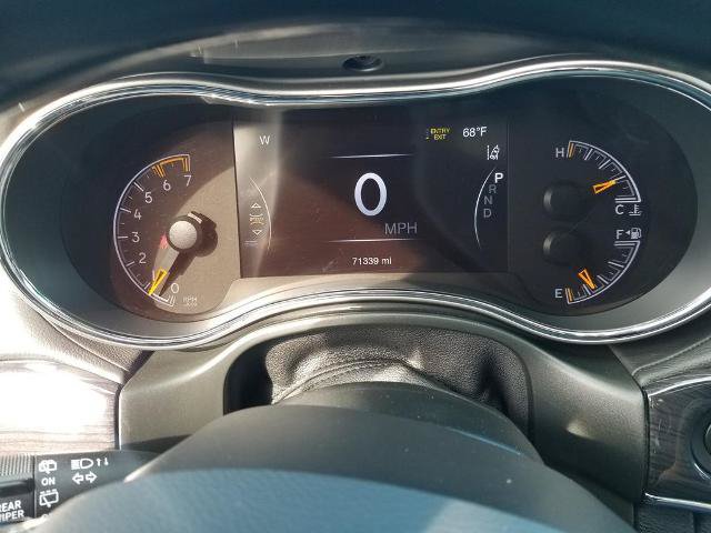 Used 2020 Jeep Grand Cherokee Overland w/ Interior Metal Package AWD/4WD image 28