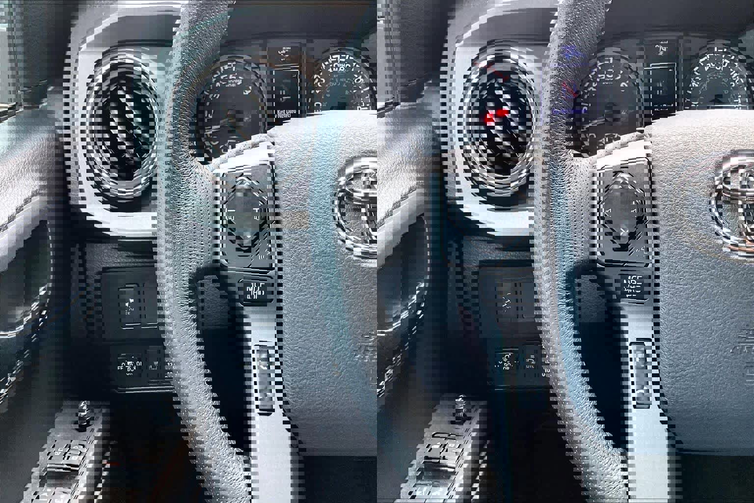 Used 2020 Toyota Tacoma TRD Sport image 25