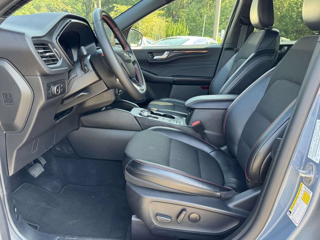 Certified 2025 Ford Escape ST-Line Select AWD/4WD image 21