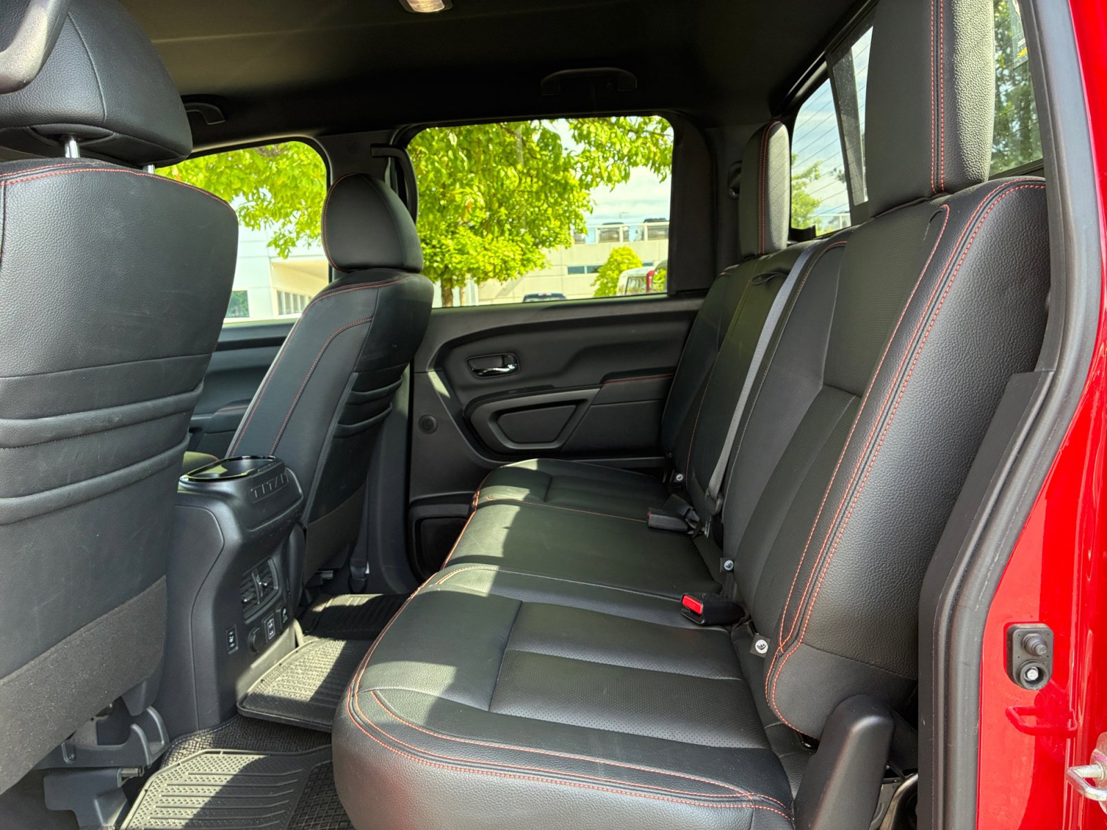 Used 2021 Nissan Titan PRO-4X w/ Pro-4x Convenience Package AWD/4WD image 17