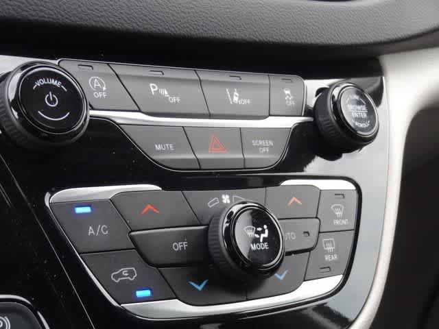 Used 2023 Chrysler Pacifica Touring-L FWD image 36
