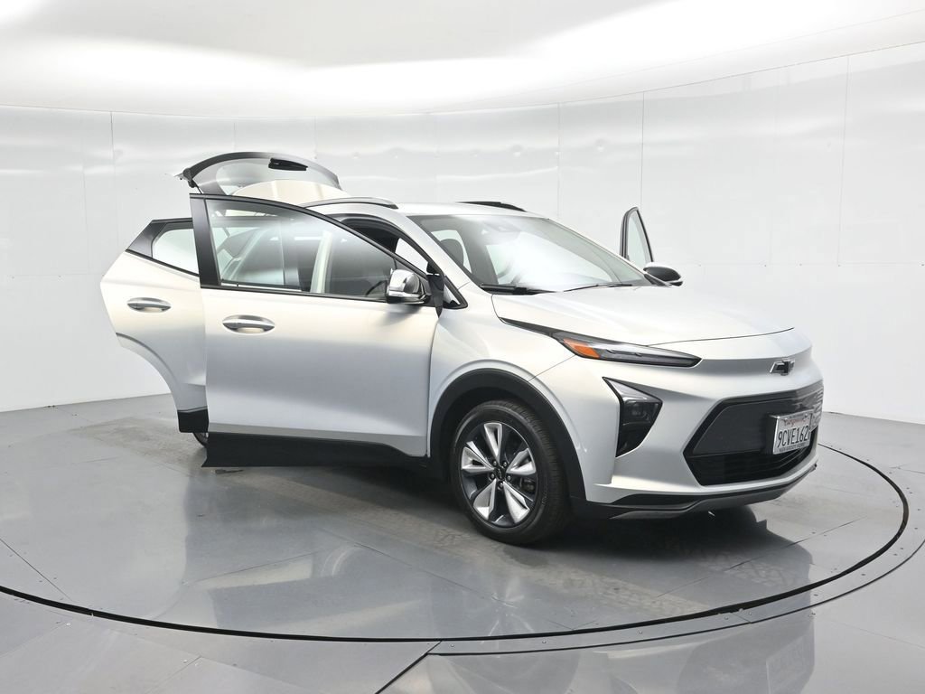 Used 2022 Chevrolet Bolt EUV LT w/ Convenience Package image 53