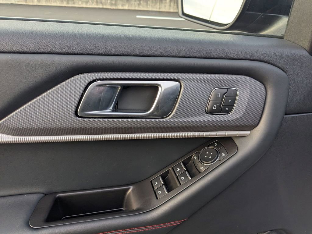 Certified 2025 Ford Explorer ST-Line w/ Premium Package image 23