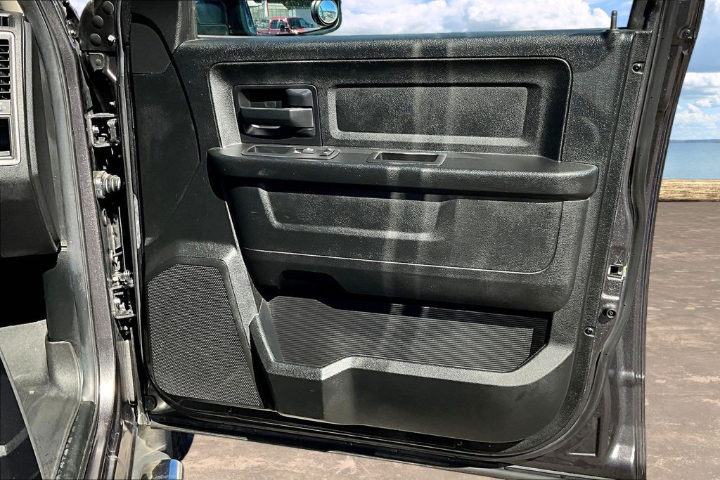 Used 2017 RAM 1500 Express RWD image 30