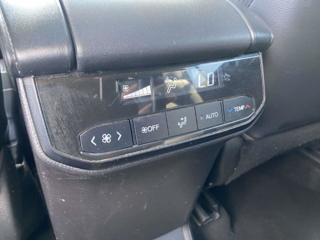 Used 2023 Toyota Highlander XLE FWD image 13