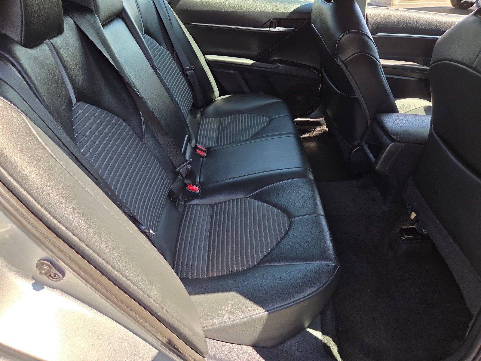 Used 2022 Toyota Camry SE FWD image 14