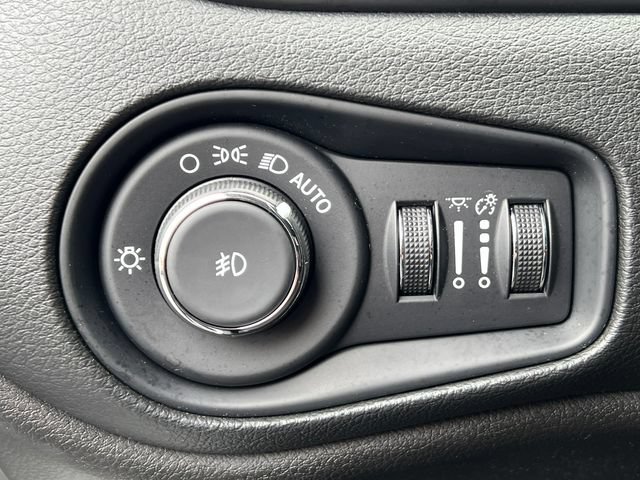 Used 2023 Jeep Renegade Altitude w/ Convenience Group I AWD/4WD image 17