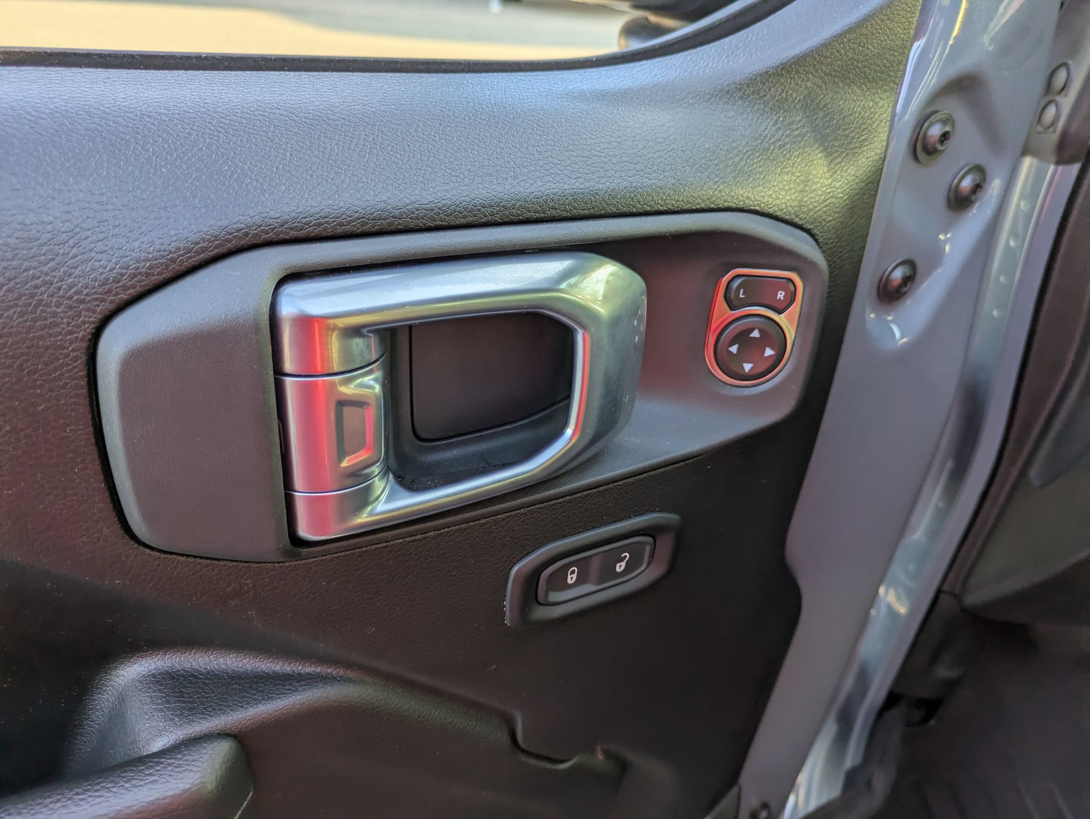 Used 2025 Jeep Gladiator Sport AWD/4WD image 14