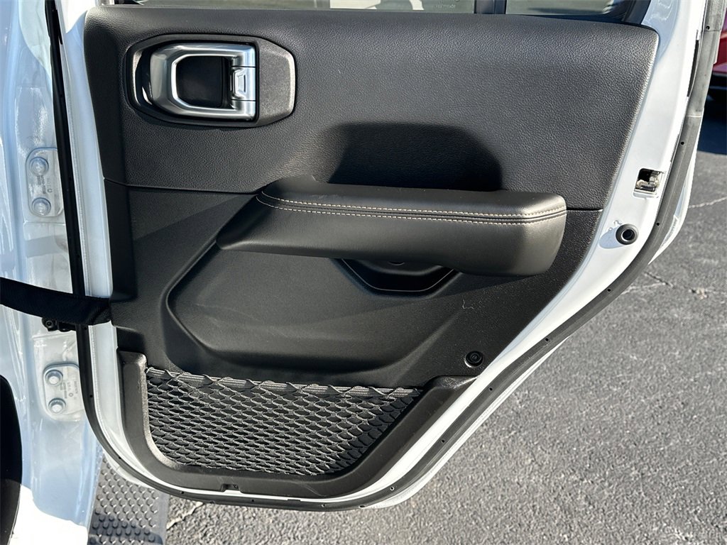 Used 2024 Jeep Wrangler Sahara image 15