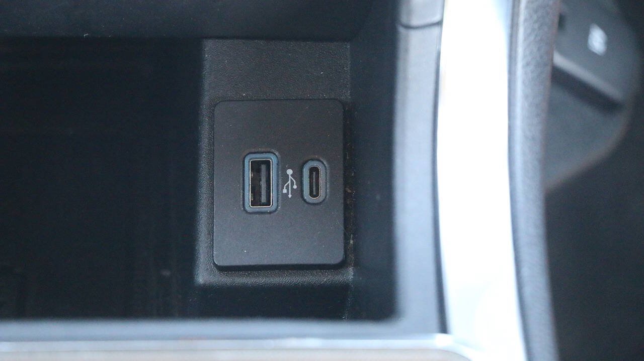 Certified 2024 Ford Edge Titanium AWD/4WD image 24