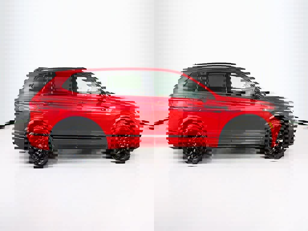 Used 2024 Volkswagen Tiguan SE R-Line image 6