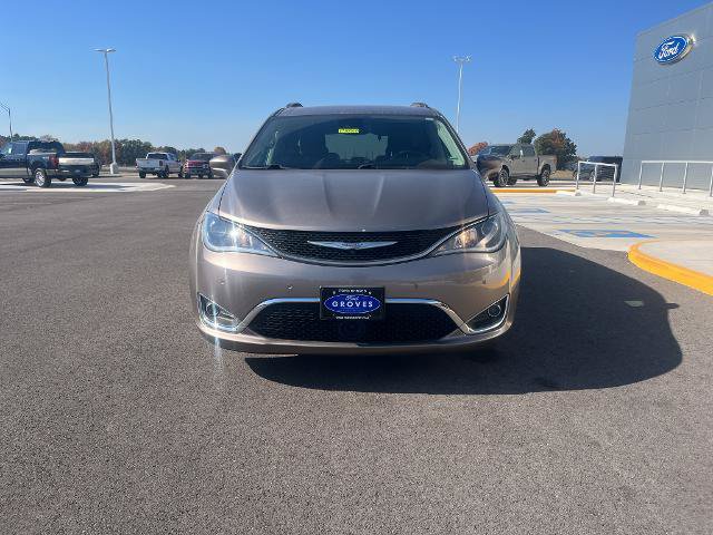 Used 2017 Chrysler Pacifica Touring-L Plus FWD image 2