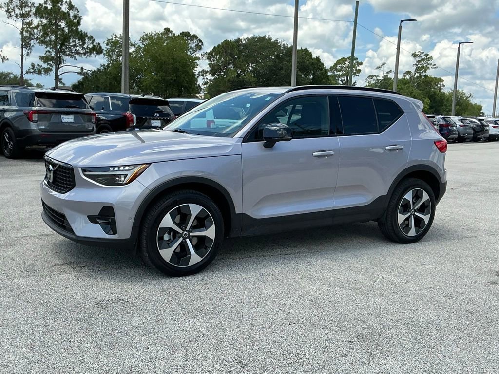 Used 2026 Volvo XC40 B5 Plus AWD/4WD image 2