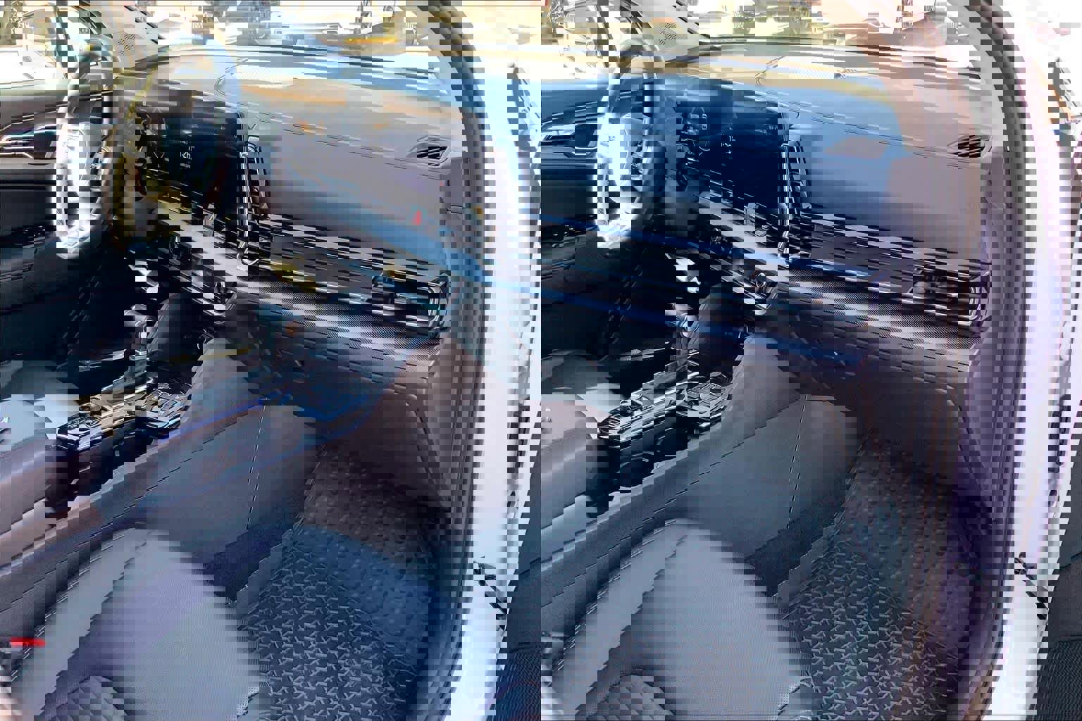 Used 2024 Kia Sportage SX image 19