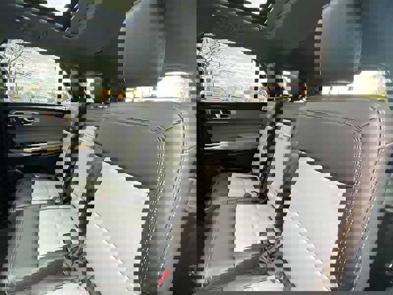 Certified 2022 Ford Explorer XLT w/ Equipment Group 202A image 37