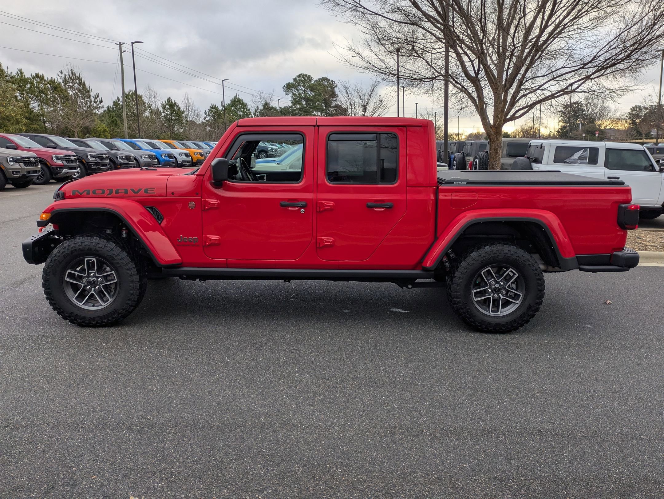 Used 2024 Jeep Gladiator Mojave image 3