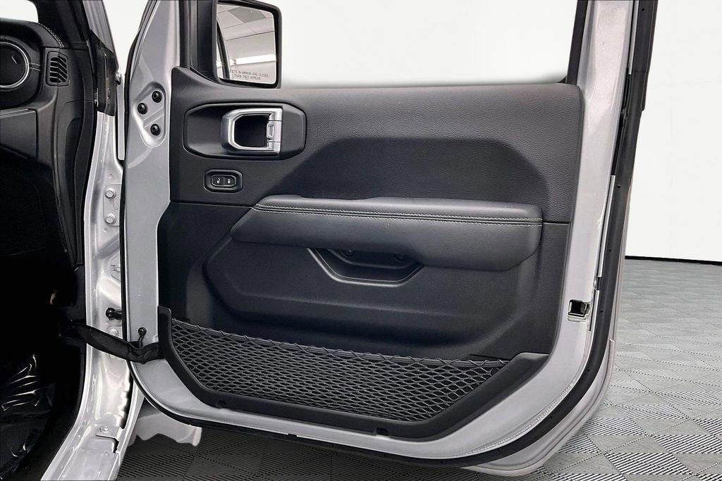 Used 2023 Jeep Wrangler Unlimited Sahara image 24