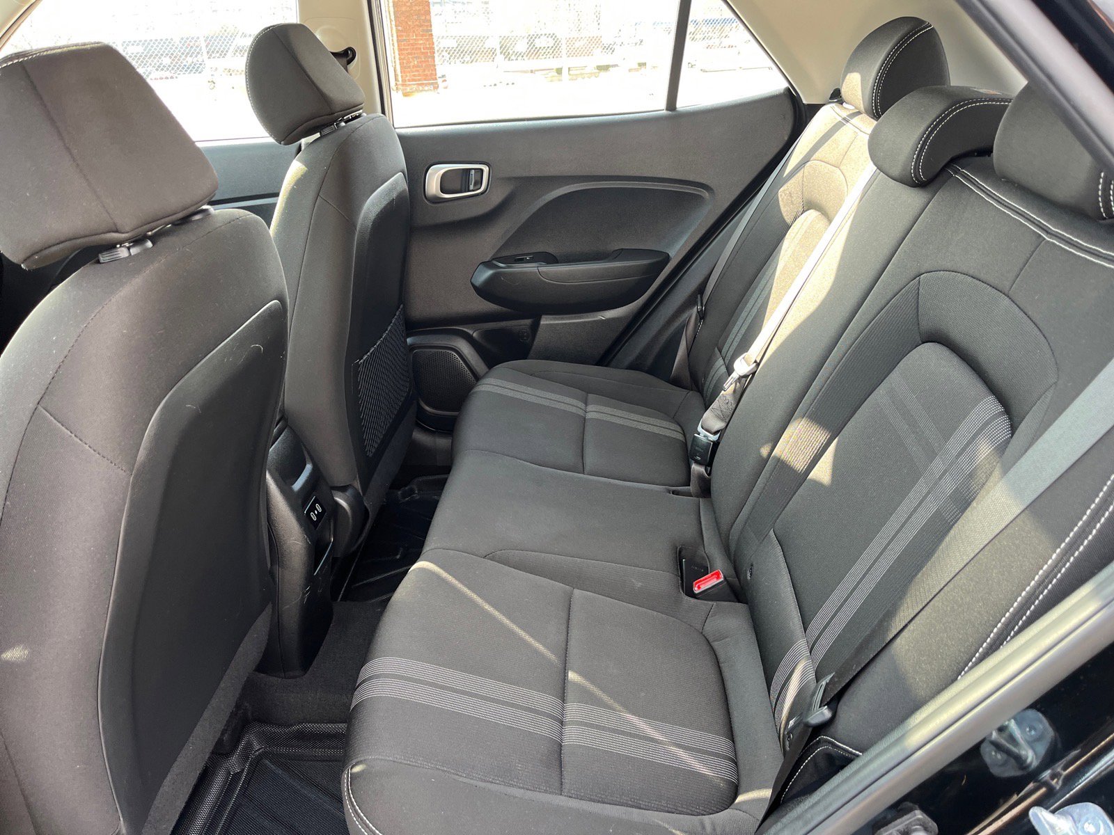 Used 2025 Hyundai Venue SEL FWD image 18