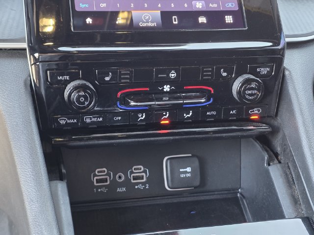 Used 2024 Jeep Grand Cherokee Altitude AWD/4WD image 22