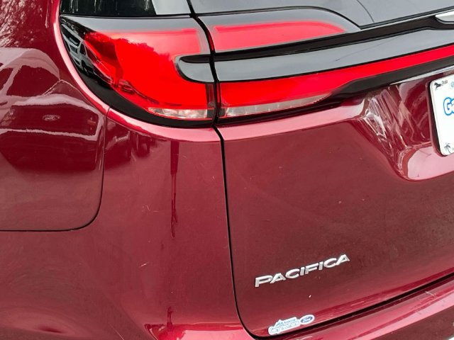 Used 2022 Chrysler Pacifica Touring-L FWD image 10