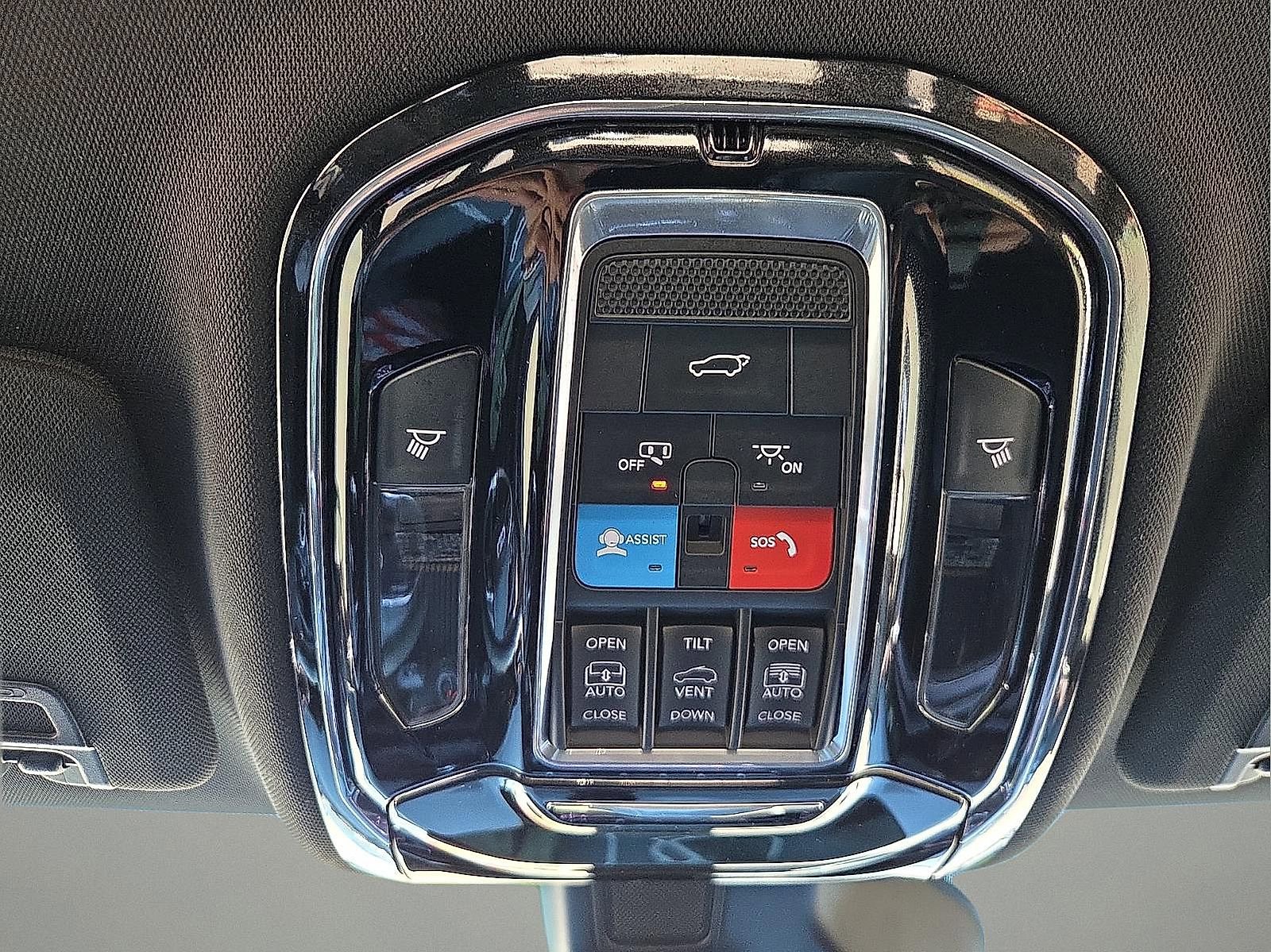 Used 2024 Jeep Grand Cherokee Overland w/ Luxury Tech Group IV AWD/4WD image 22