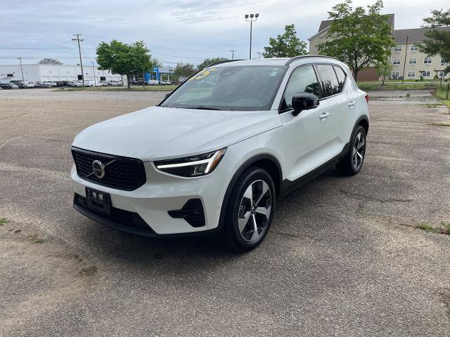 Used 2025 Volvo XC40 B5 Plus AWD/4WD image 21