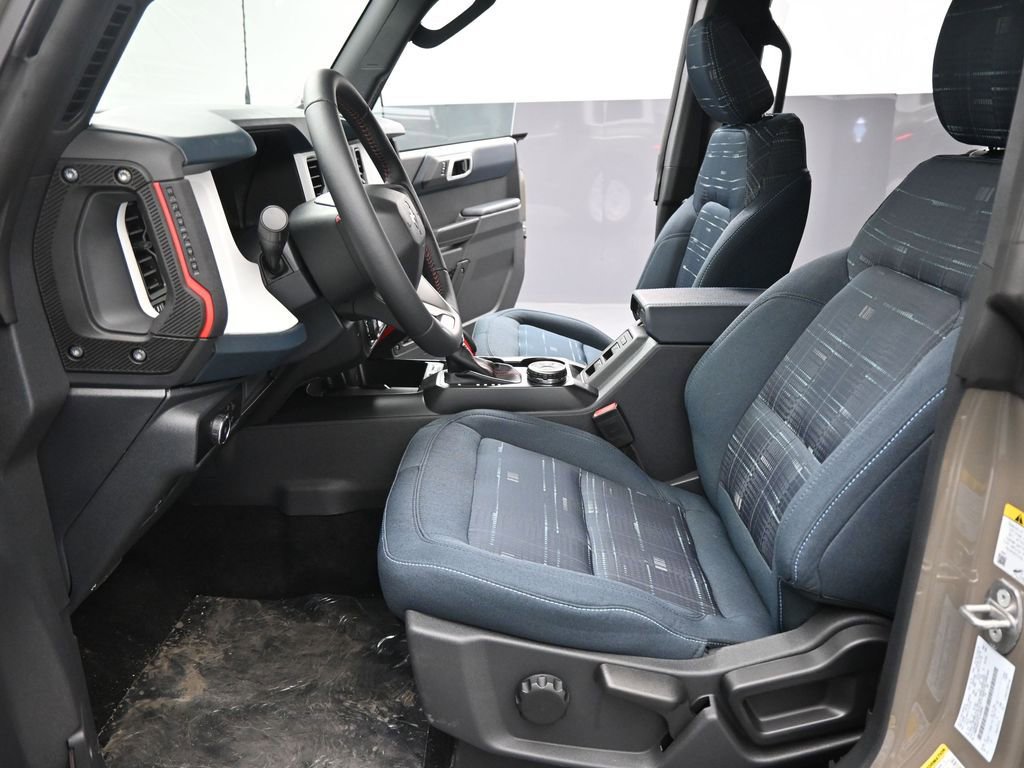 Certified 2026 Ford Bronco Heritage Edition AWD/4WD image 10
