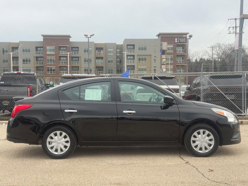 Used 2019 Nissan Versa SV image 2