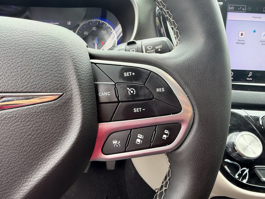 Used 2024 Chrysler Pacifica Touring-L FWD image 29
