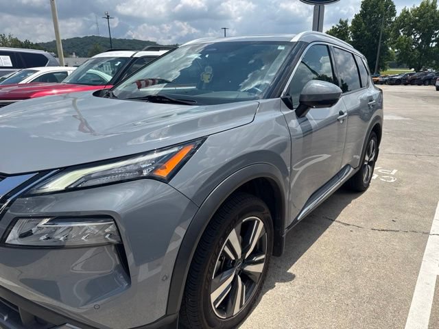 Used 2023 Nissan Rogue SL w/ SL Premium Package FWD image 2