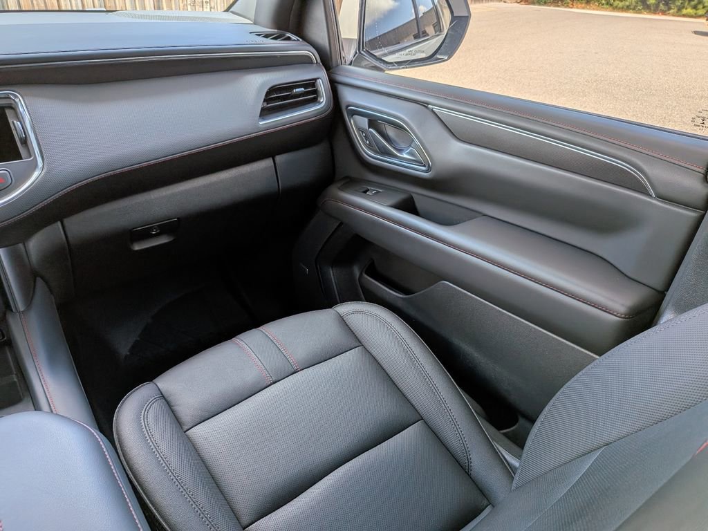 Used 2022 Chevrolet Suburban RST w/ Sport Performance Package image 18