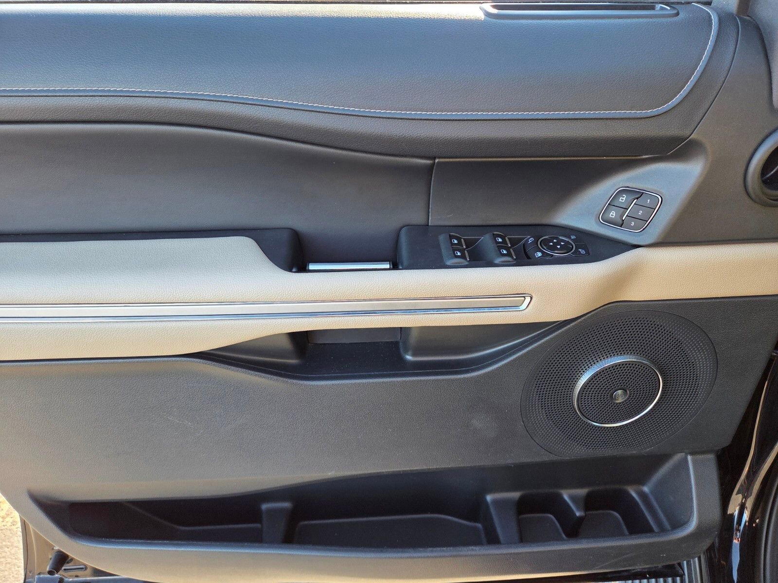 Certified 2024 Ford Expedition Limited image 19