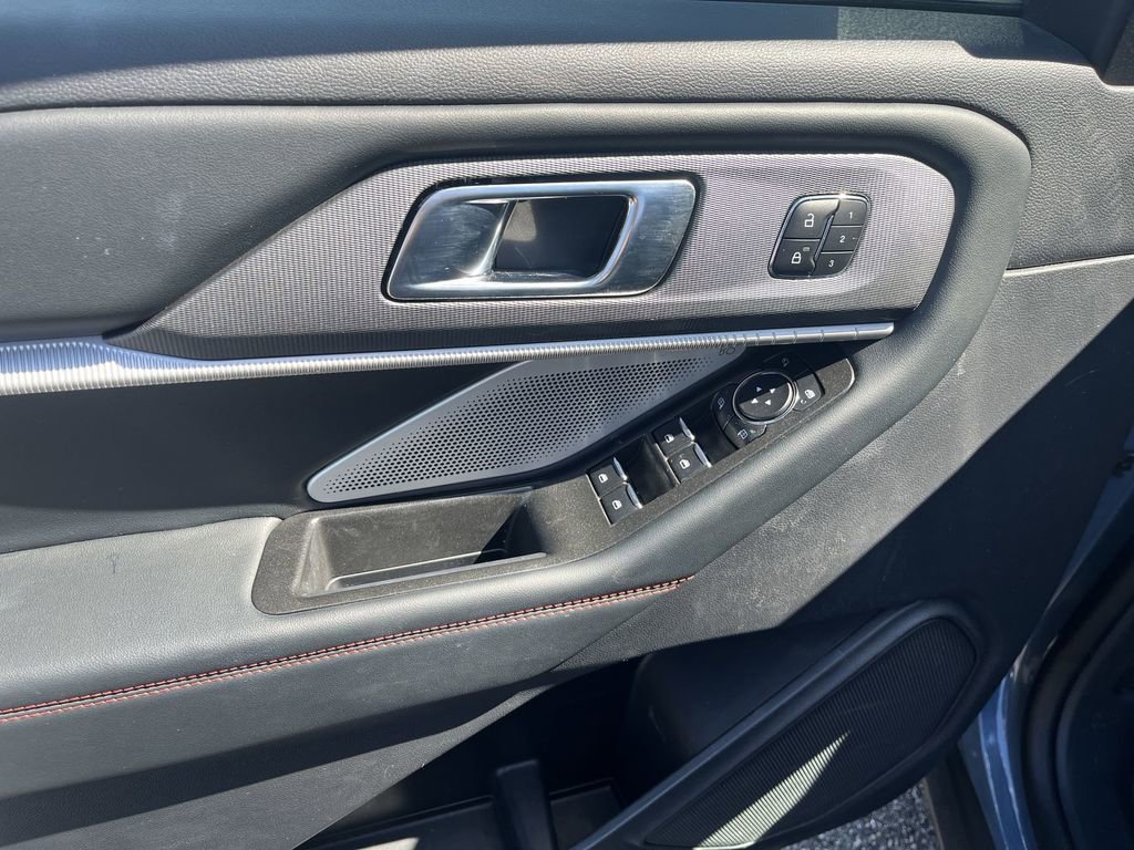 Certified 2025 Ford Explorer ST AWD/4WD image 5