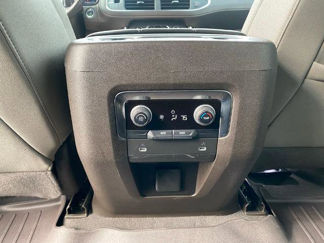 Used 2023 Chevrolet Suburban Z71 image 30