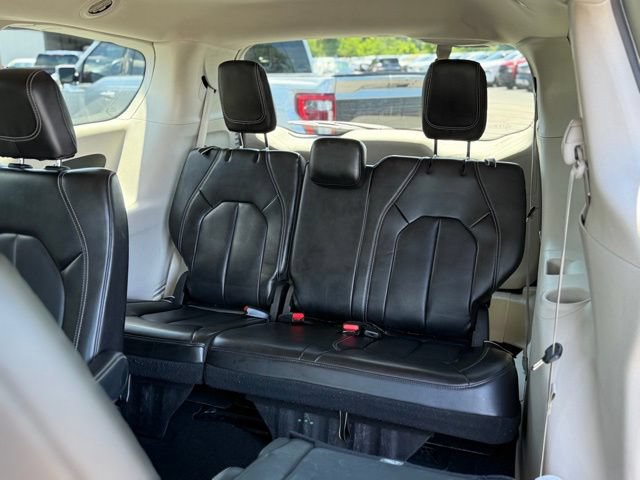 Used 2023 Chrysler Pacifica Touring-L FWD image 20