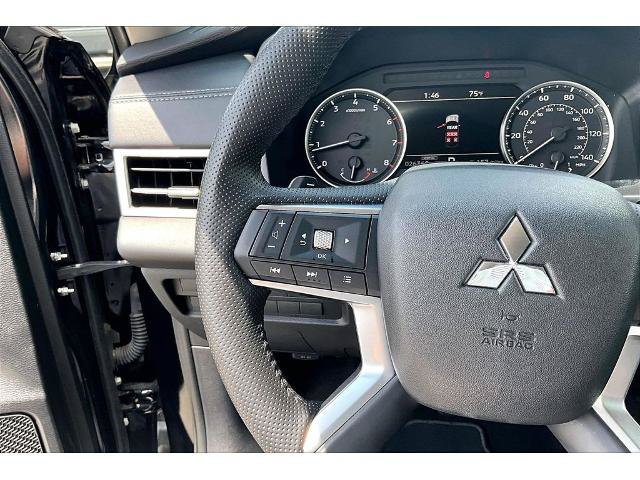 Used 2025 Mitsubishi Outlander SE FWD image 11