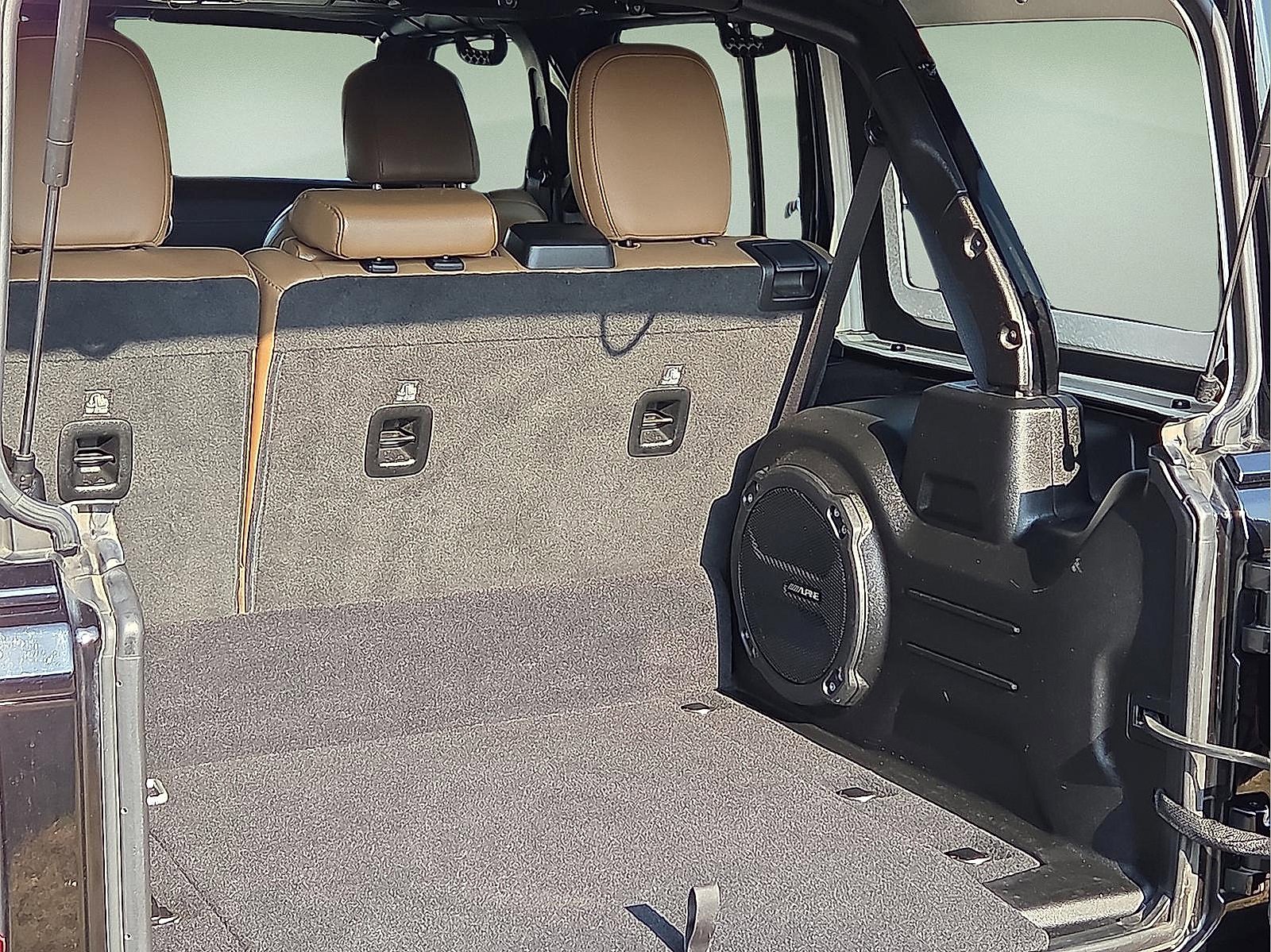 Used 2021 Jeep Wrangler Unlimited Rubicon 4xe w/ Steel Bumper Group image 8