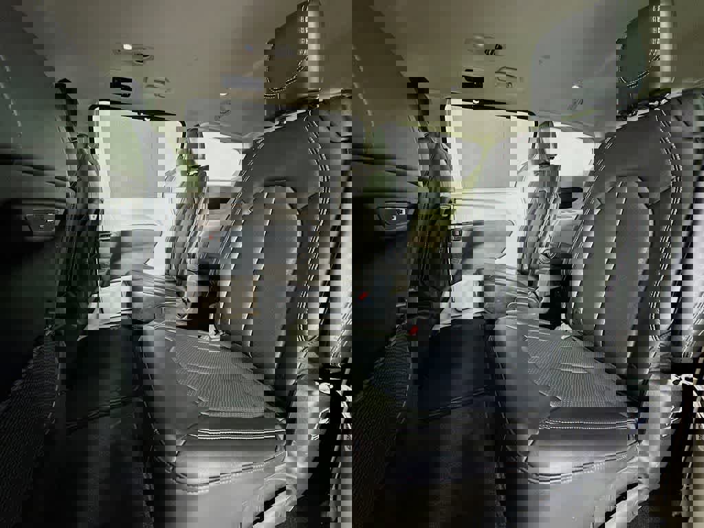 Used 2024 Chrysler Pacifica Touring-L image 17