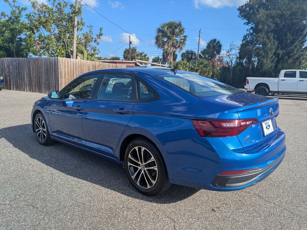 Used 2024 Volkswagen Jetta Sport FWD image 4
